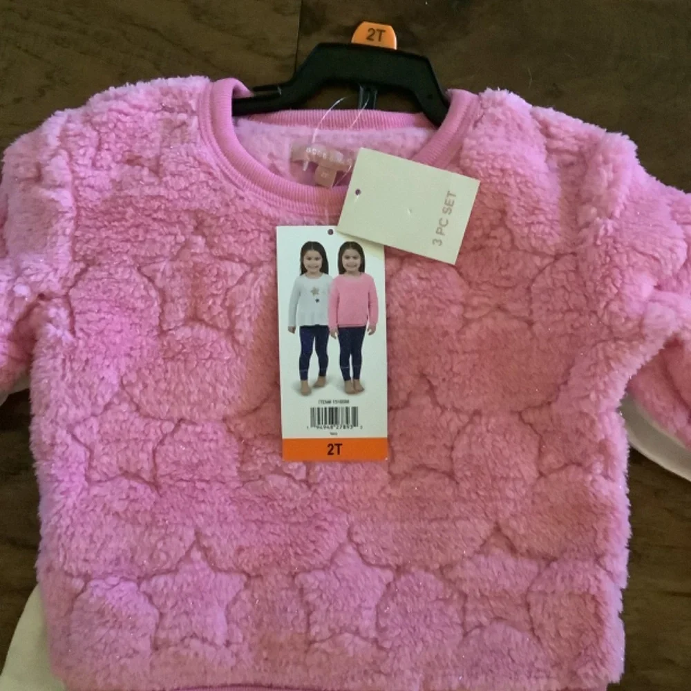 BCBG girls, three piece, plush set size 2T - Picture 2 of 3